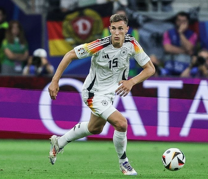 多特蒙德与施洛特贝克续约：细节敲定，风险规避与双赢之局